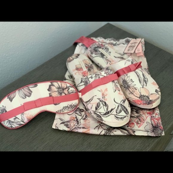 Victoria's Secret - 3-PIECE DELUX SLIPPERS & EYEMASK SET (M) - Picture 3 of 5